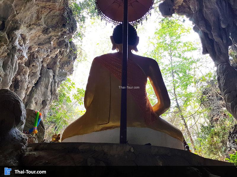 พระพุทธรูปด้านหน้า