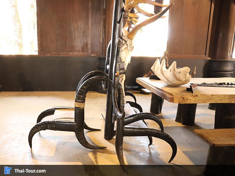 ภายในมีของตกแต่ง