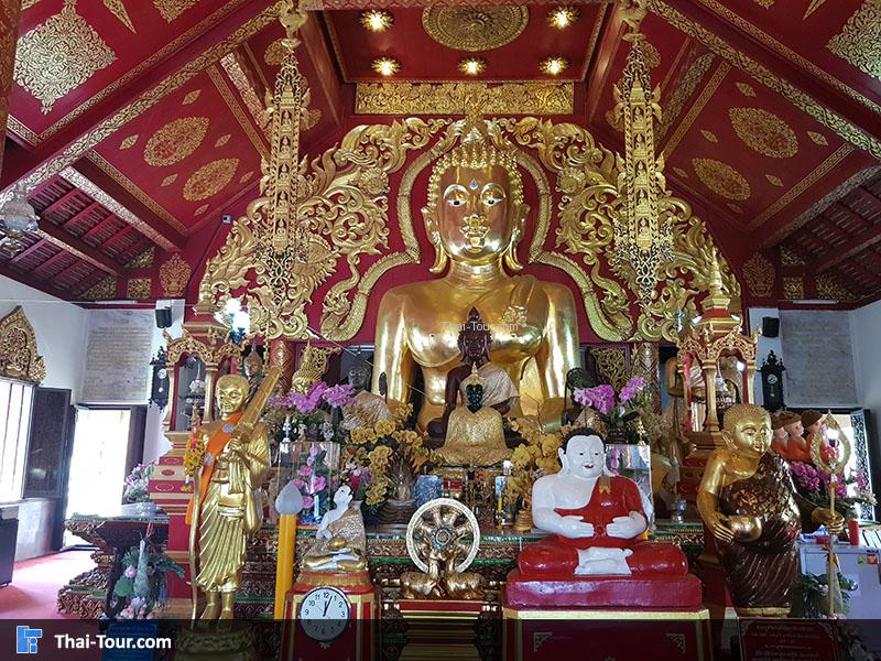 พระประทานภายในพระอุโบสถ