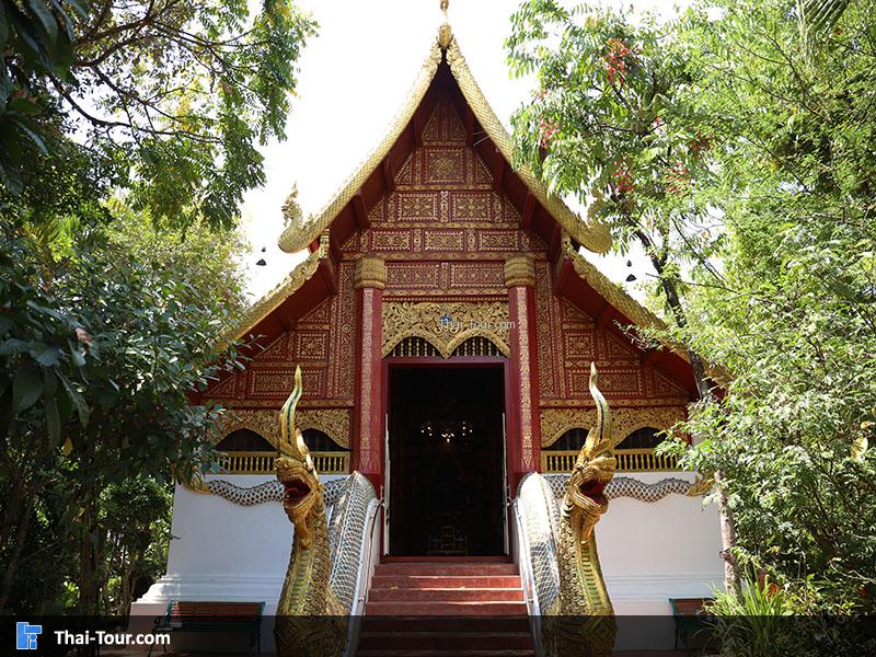 ด้านหน้าพระอุโบสถ
