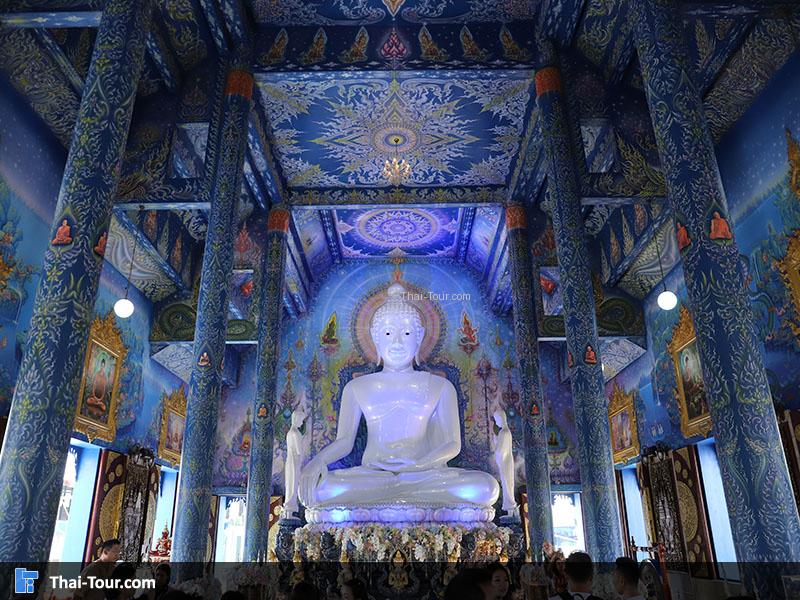 พระพุทธรัชมงคลบดีตรีโลกนาถ สีขาวมุกขนาดหน้าตักกว้าง 5 เมตร สูง 6.5 เมตร