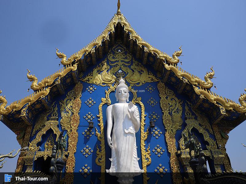 ด้านนอกของวัดร่องเสือเต้น