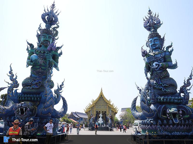 ด้านนอกของวัดร่องเสือเต้น สวยงามมาก