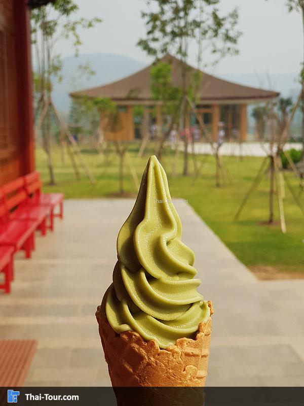 อากาศร้อน ต้องเติมพลังด้วยไอศครีมรสชาเขียว