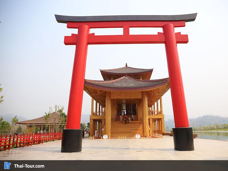 ด้านหน้าของประตูทางเข้า