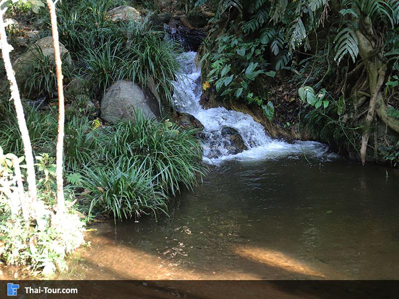 น้ำตกที่ บ้านแม่ลาย