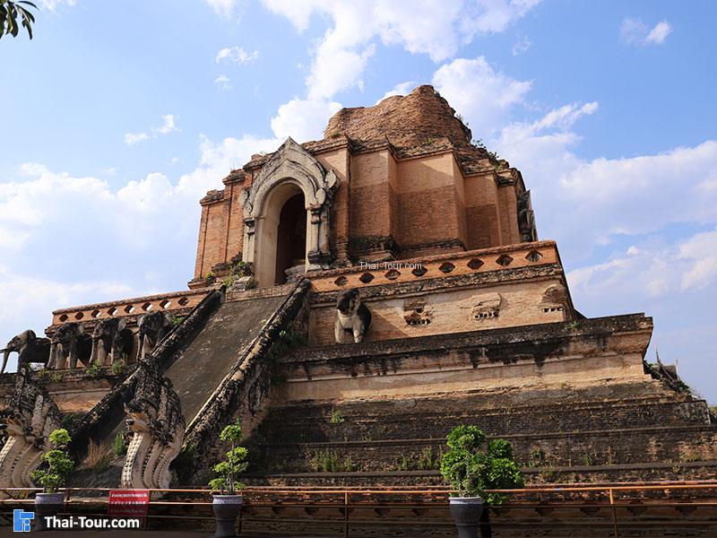 พระเจดีย์ ด้านนอก วัดเจดีย์หลวง