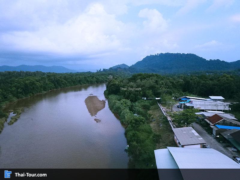 ภาพมุมสูง ตลาดริมน้ำตะกั่วป่า