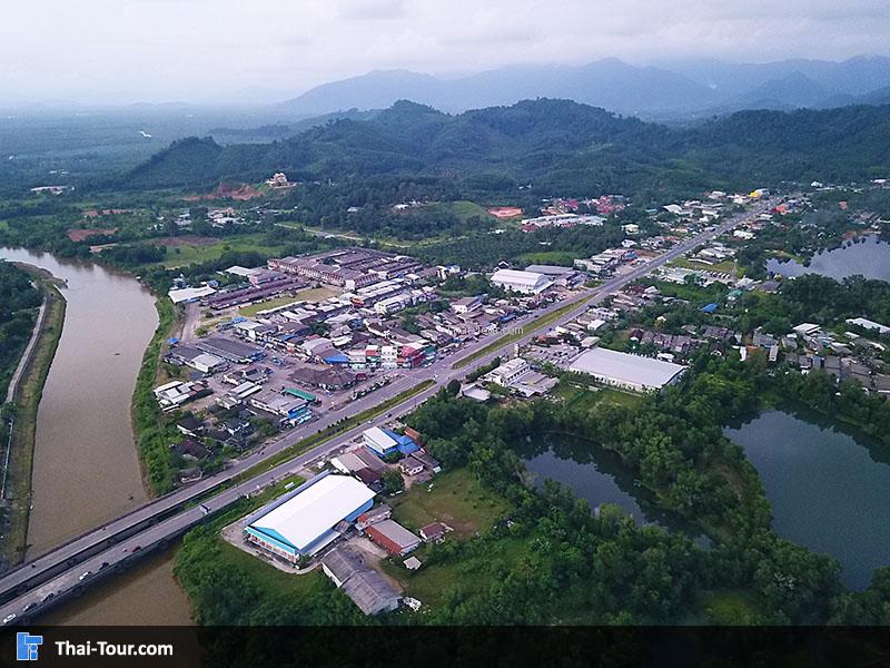 ภาพมุมสูง ตลาดริมน้ำตะกั่วป่า