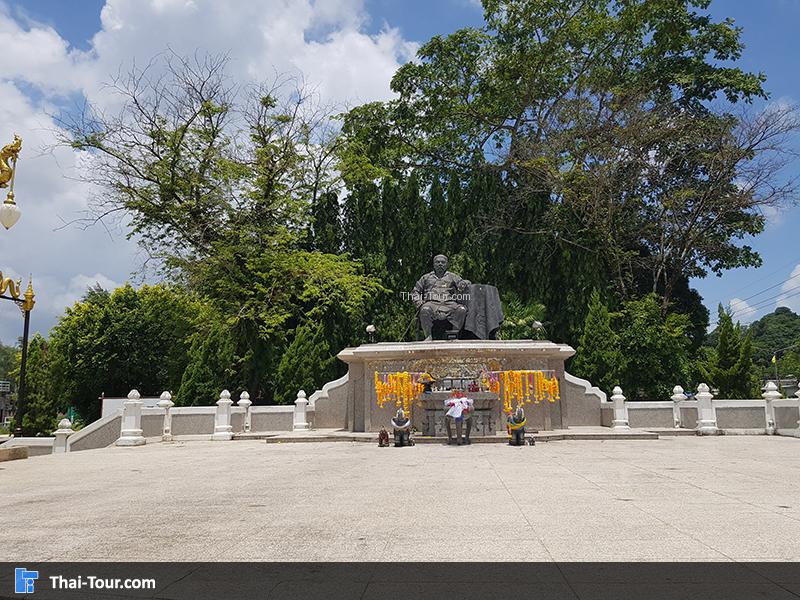 ลานอนุสาวรีย์พระยาดำรงสุจริตมหิศรภักดี