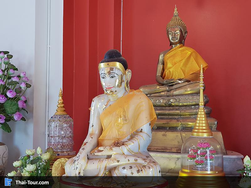 พระพุทธรูปด้านใน วัดสุวรรณคีรี