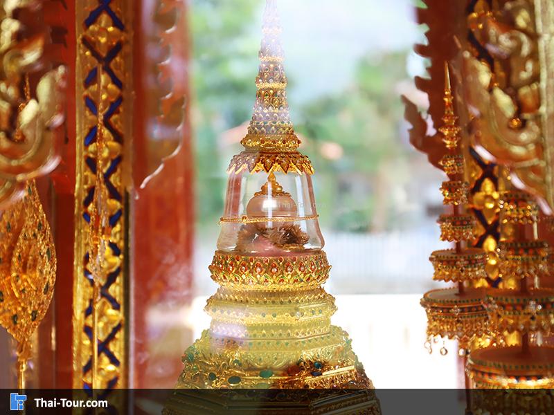 พระพุทธรูปด้านใน วัดสุวรรณคีรี