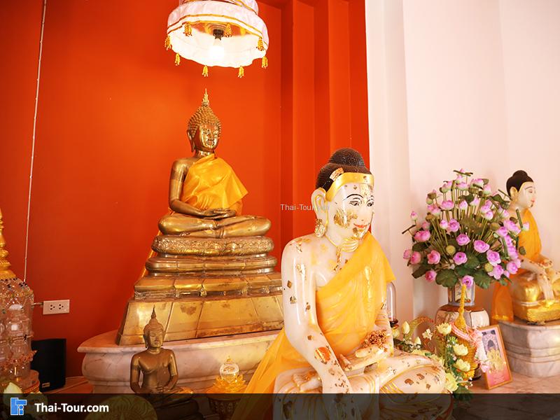 พระพุทธรูปด้านใน วัดสุวรรณคีรี