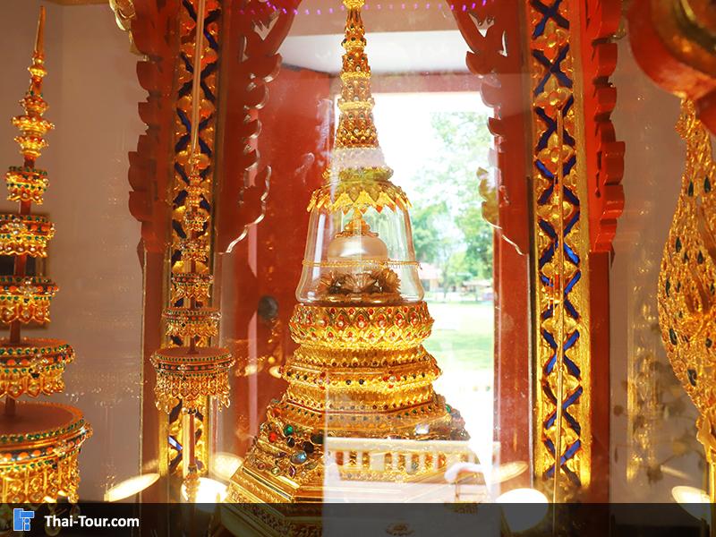 พระพุทธรูปด้านใน วัดสุวรรณคีรี