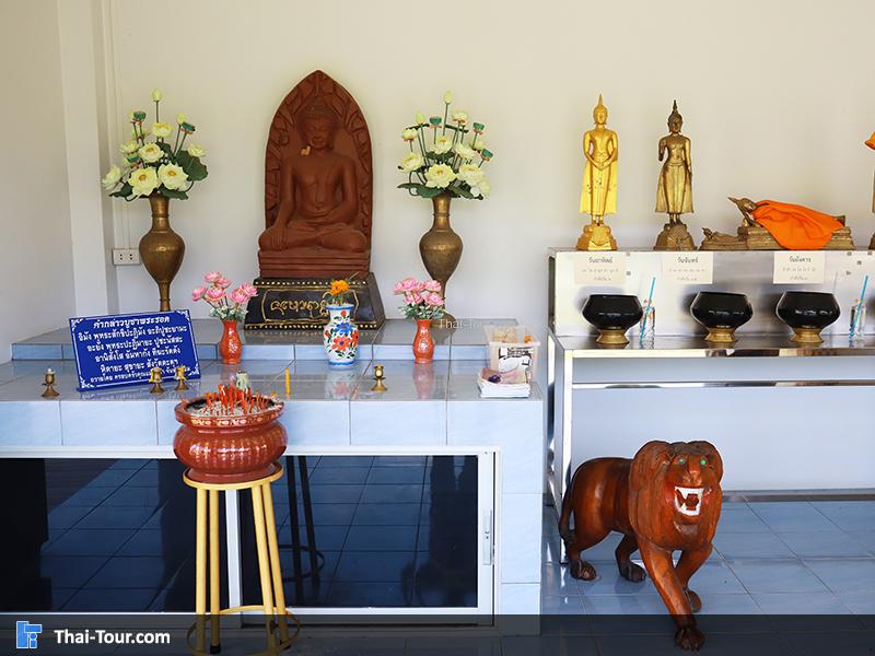 พระพุทธรูปด้านใน วัดสุวรรณคีรี