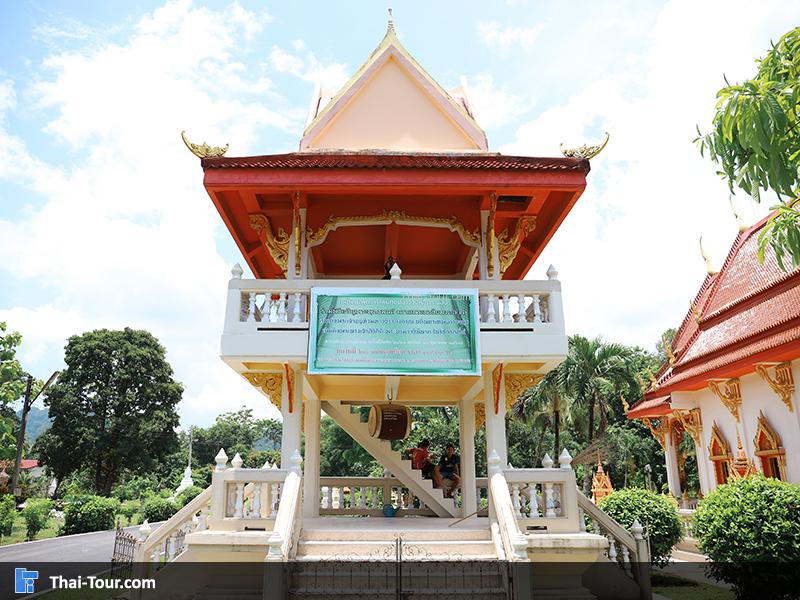 หอระฆังลายแมว