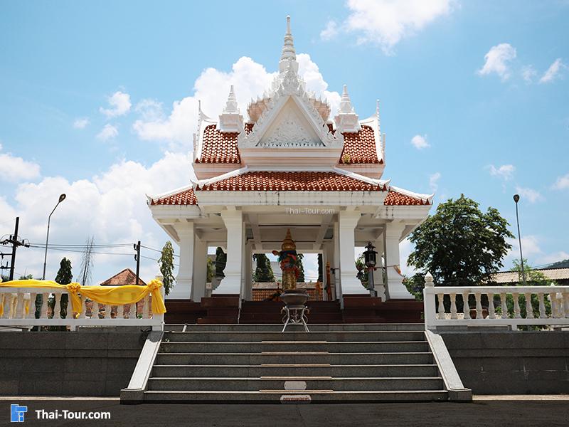 ด้านหน้าของ ศาลหลักเมืองระนอง