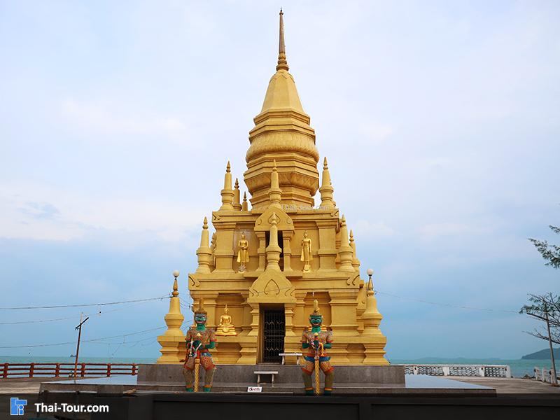 ด้านหน้าเจดีย์แหลมสอ
