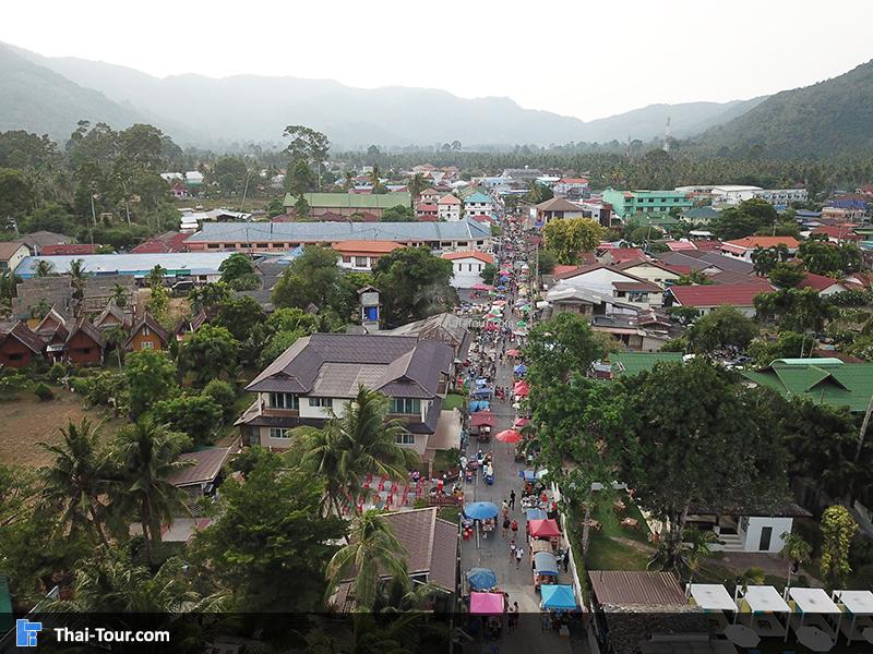 ภาพมุมสูง ถนนคนเดินหาดละไม