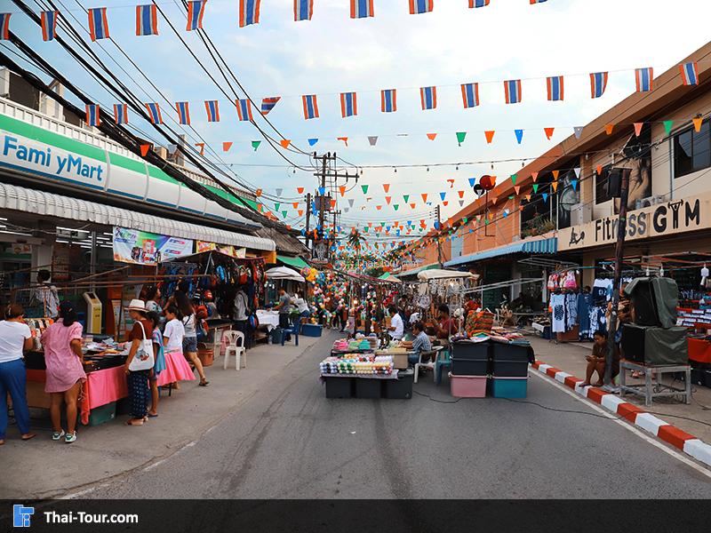 บรรยากาศถนนคนเดินหาดละไม