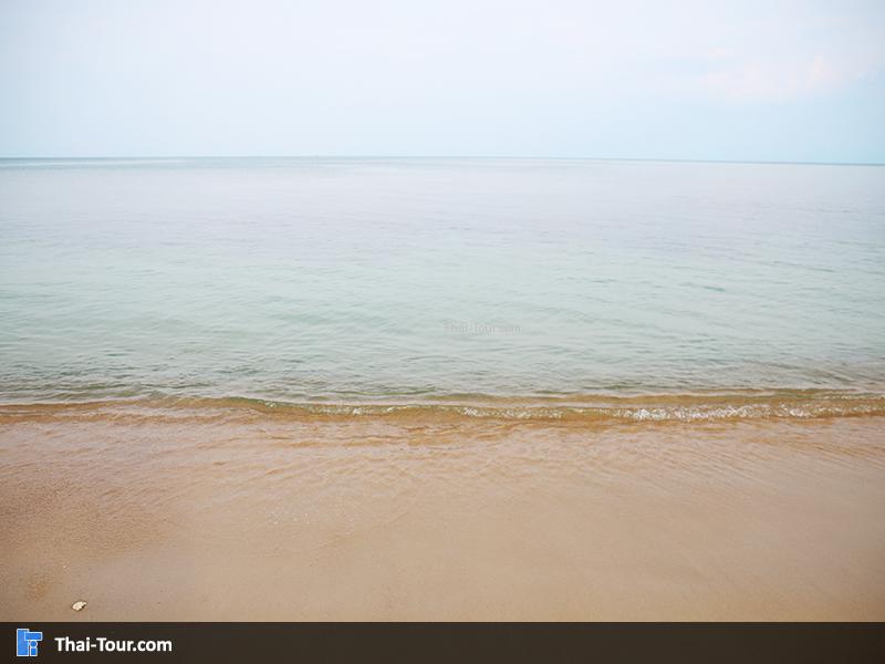 คนเล่นน้ำไม่ค่อยเยอะมาก