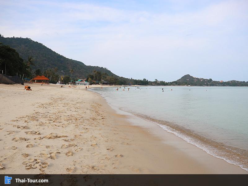 เดินเล่นหน้าหาดทราย