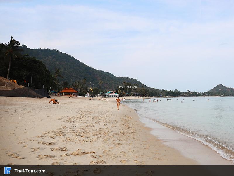 เดินเล่นหน้าหาดทราย