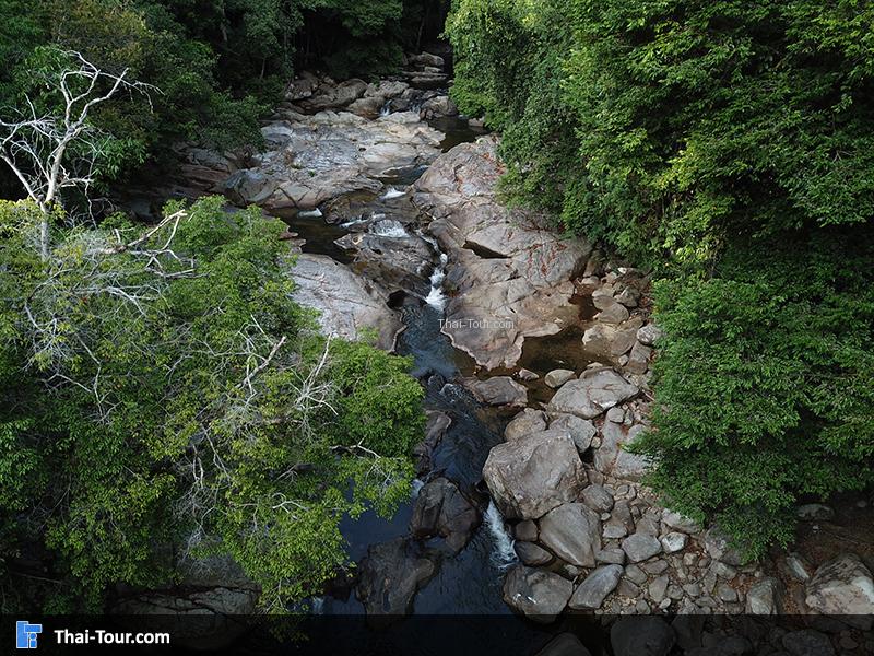 น้ำตกหินลาด