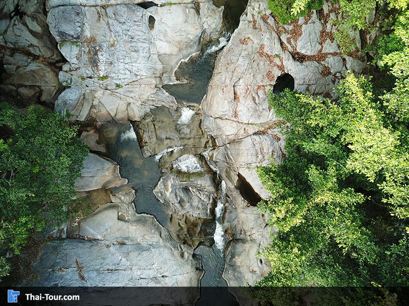 น้ำตกหินลาด