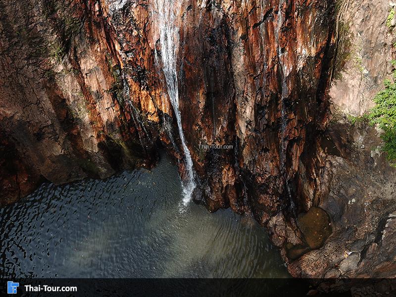 ภาพมุมสูงน้ำตกหน้าเมือง