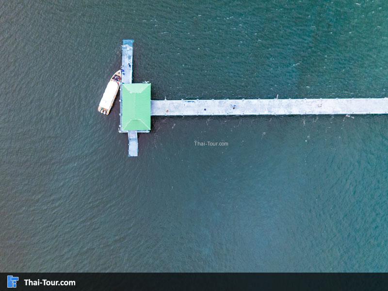 ภาพมุมสูง ท่าเรือแหลมกรวด