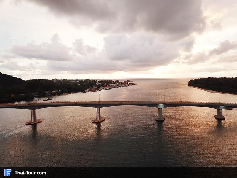 ภาพมุมสูง สะพานสิริลันตา