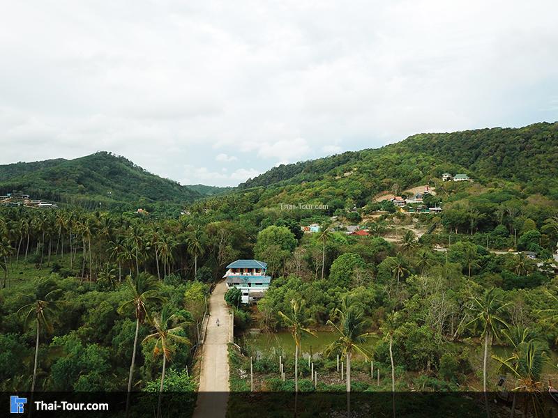 ภาพมุมสูง ถนนเดินทางไปหาดคลองโขง