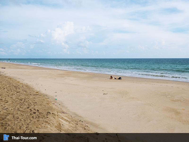 หน้าชายหาด หาดคลองนิน