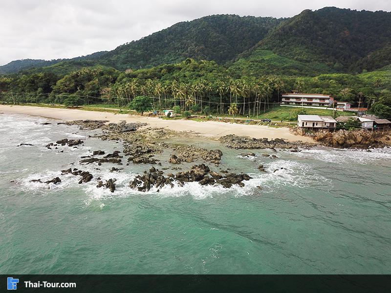 ภาพมุมสูง ออกจากชายหาดคลองหิน