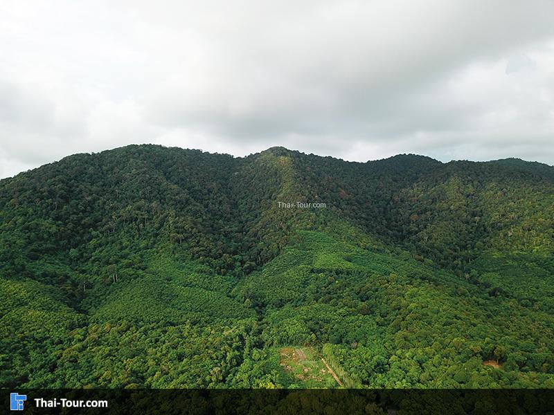 วิวภูเขาด้านหลัง หาดคลองหิน
