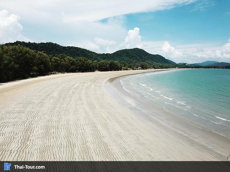 หาดคอกวาง น้ำทะเลสีฟ้าคราม