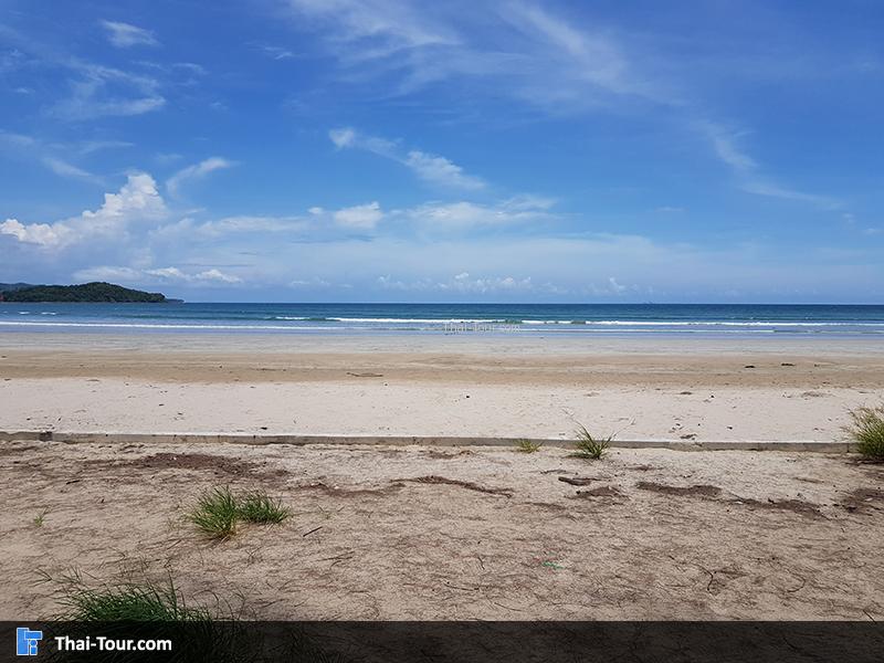 หาดคอกวาง น้ำทะเลสีฟ้าคราม
