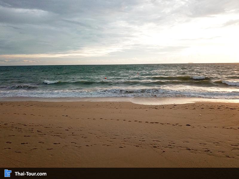 ชายหาด หาดพระแอ๊ะ