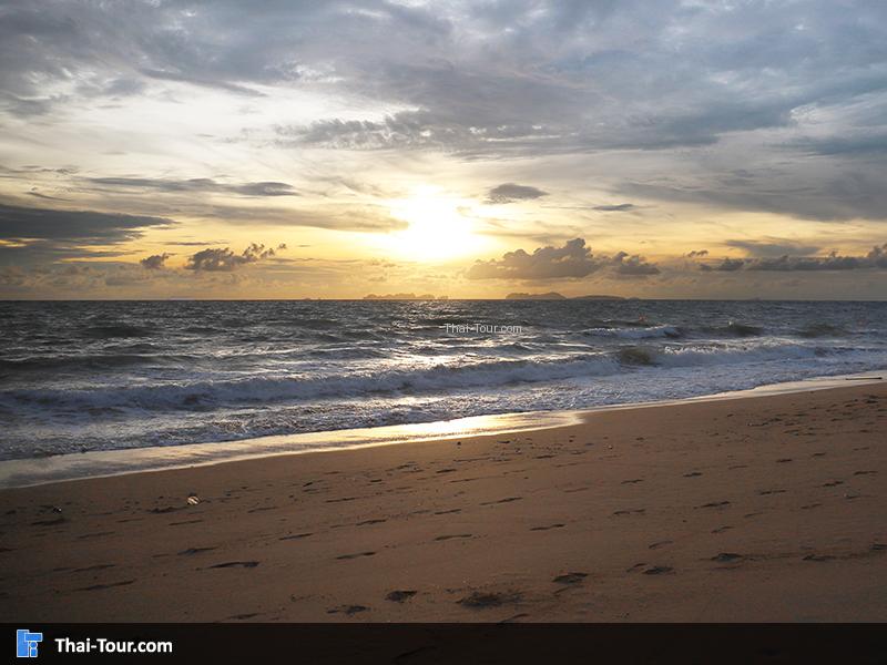 ชายหาด หาดพระแอ๊ะ