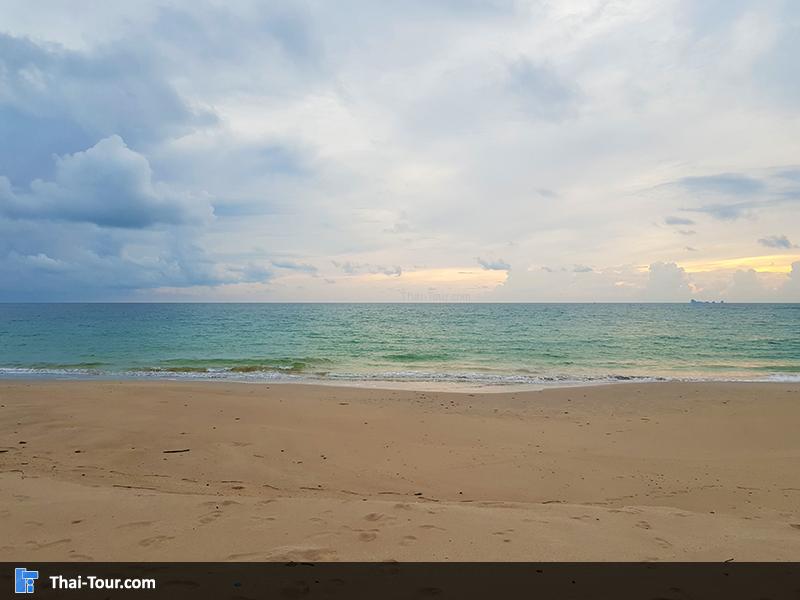 หน้าชายหาดคลองจาก