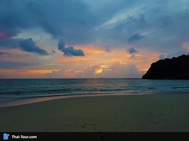 พระอาทิตย์ยามเย็น หาดคลองจาก