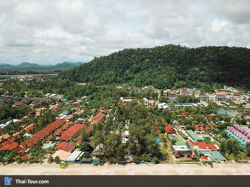 ภาพมุมสูง หาดคลองดาว มองเห็นรีสอร์ท