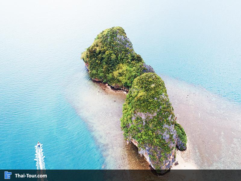 เกาะเล็กๆ ตรงข้ามหาดถ้ำพระนาง