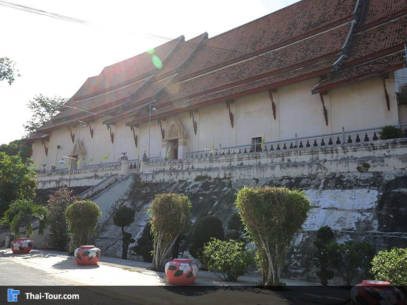 ด้านนอกของ วัดพระพุทธไสยาสน์