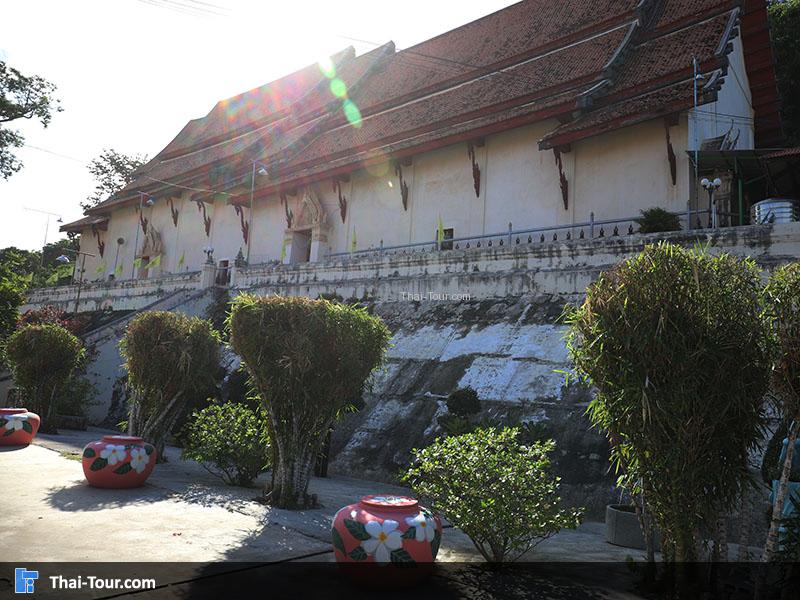 ด้านนอกของ วัดพระพุทธไสยาสน์