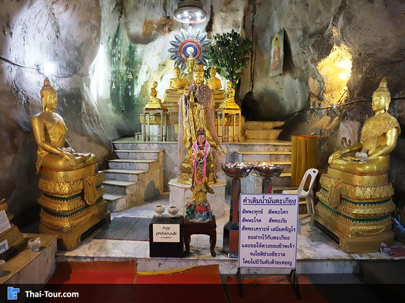 พระพุทธรูปภายใน เขาย้อย