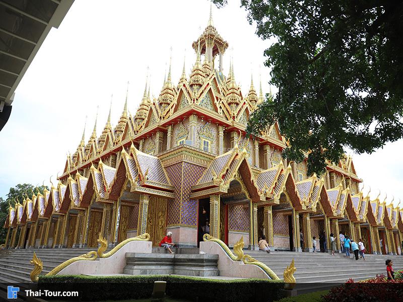 ด้านข้าง วัดจันทาราม (วัดท่าซุง)