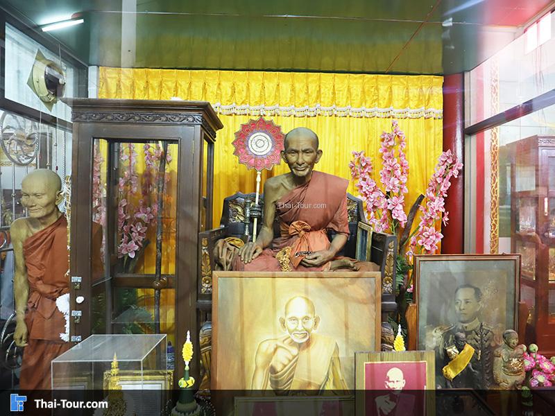 พระประทานด้านใน พระวิหารริมน้ำ วิมลคุณากร