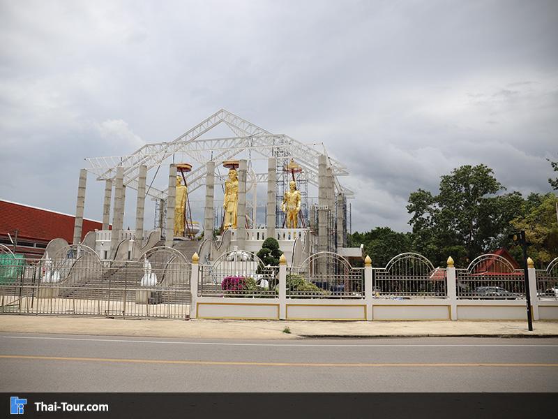 พระประทานด้านใน พระวิหารริมน้ำ มีการสร้างเติมแต่ง